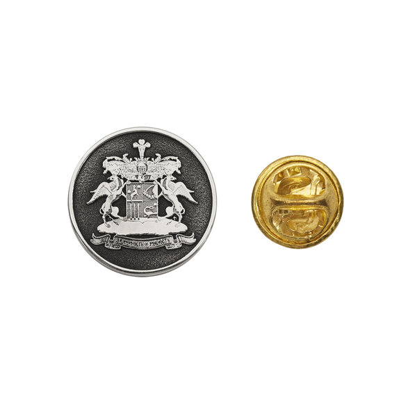 Значок из белого золота с фамильным гербом