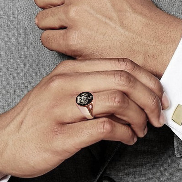 Серебряное кольцо с желтой позолотой с чернением, с гербом