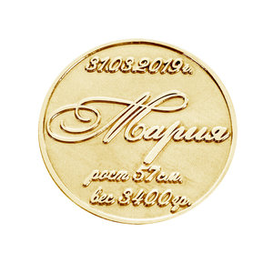 Серебряная монета-сувенир с желтой позолотой на рождение ребенка